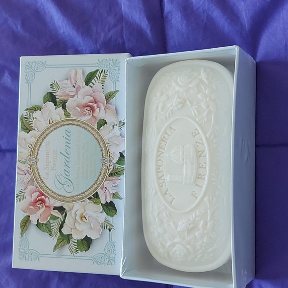 NWOT Gardenia Scented Soap - Picture 2 of 6